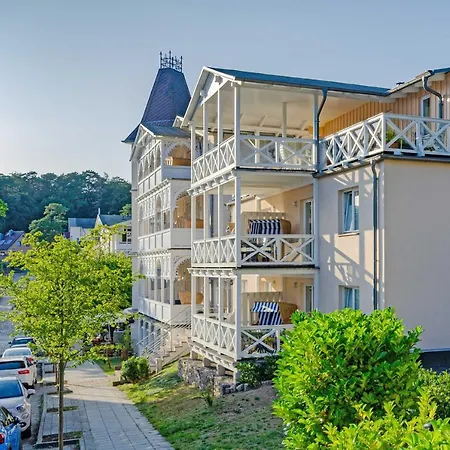 Mit Balkon Und Strandkorb 03 * Sellin (Rugen)